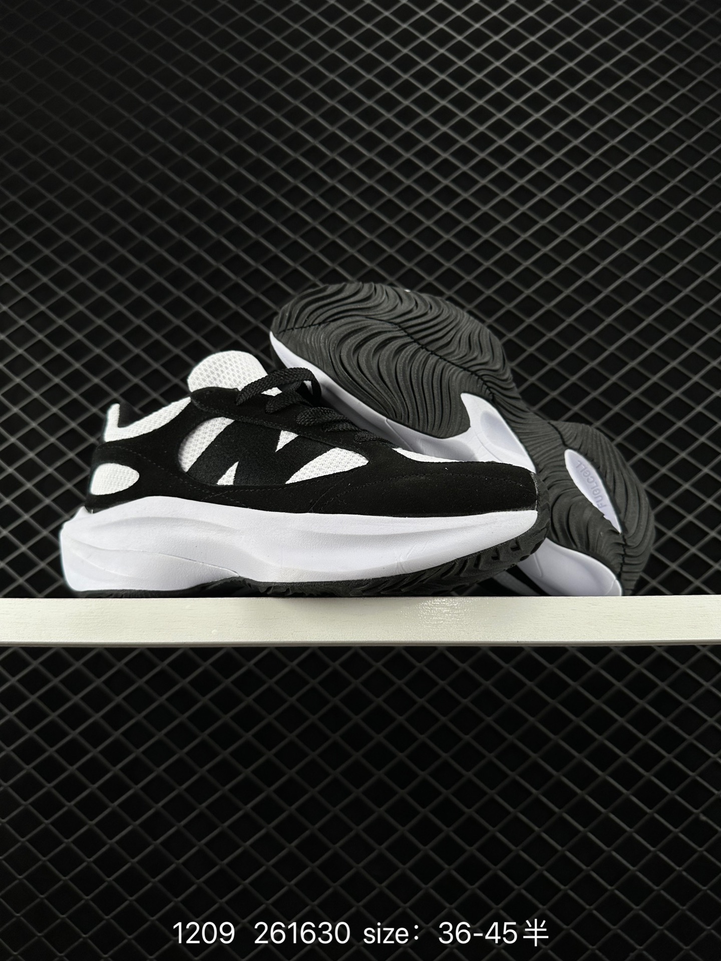 New Balance Warped Runner    UWRPDMOB CLASSICs TRADITIONNELS